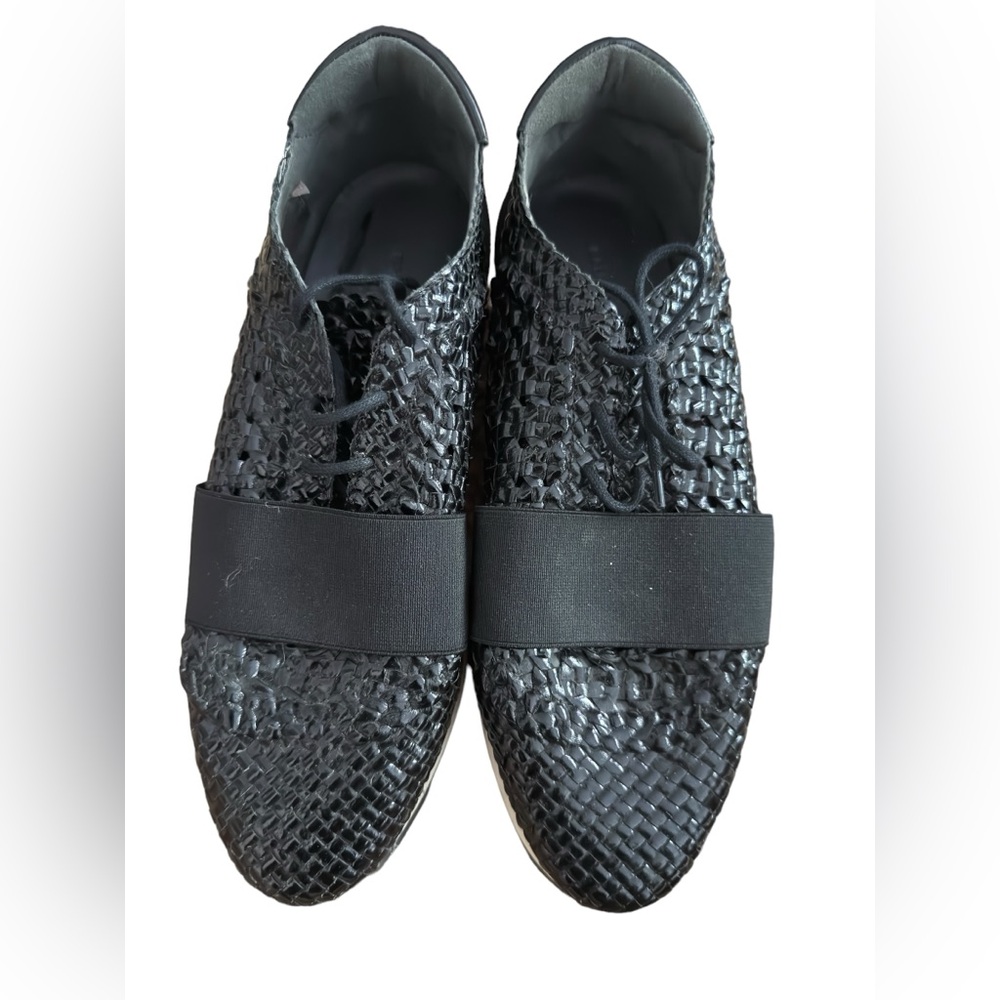 Balenciaga Black & White leather woven trainer SZ.37